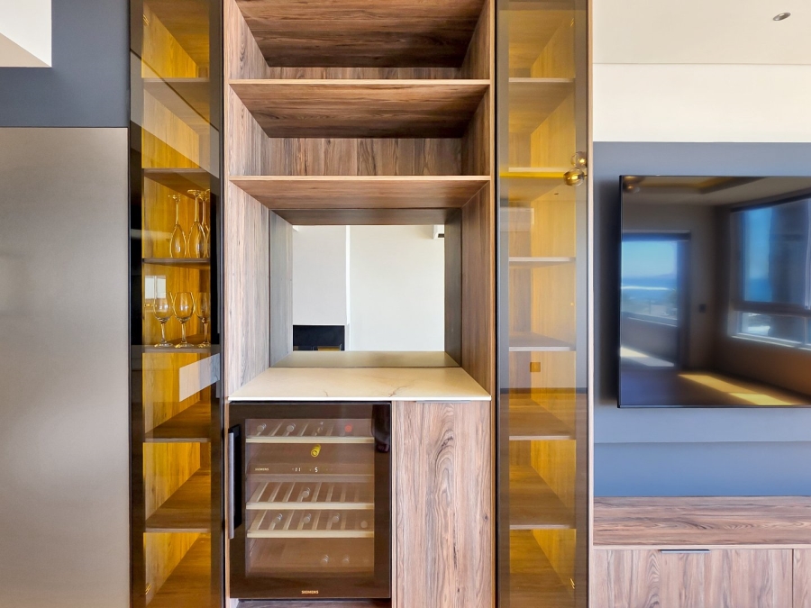 2 Bedroom Property for Sale in Sea Point Western Cape